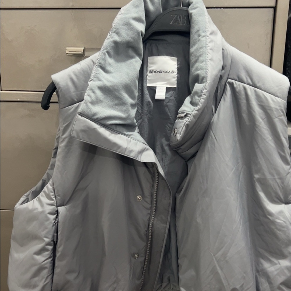 Beyond Yoga Gray Puffer Jacket - Picture 3 of 11